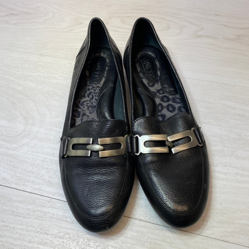 Born Womens 8.5 Loafers Slip On Black Leather Metal Link Hardware D05003 Comfort